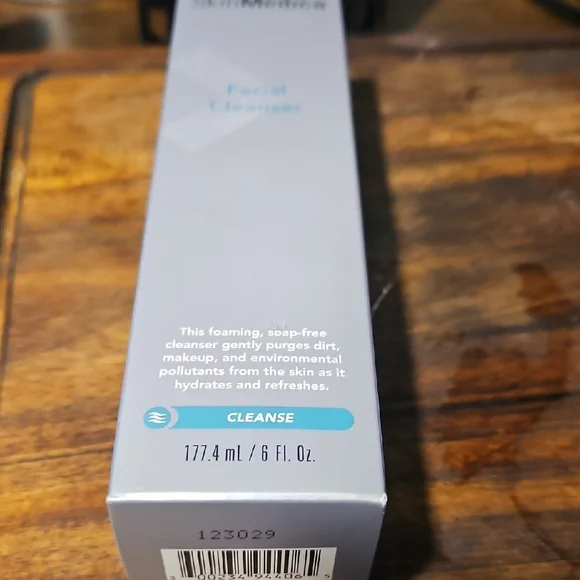 SkinMedica Facial Cleanser - Silver and Blue New In Box - Picture 3 of 4